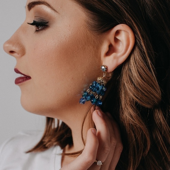 Super cute gold & blue iridescent bead clip on earrings - Picture 2 of 6